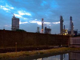 Il governo Meloni vuole imporre il nucleare in Italia. Ma anche le centrali di piccola taglia sono costosissime e fuori mercato.