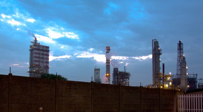 Il governo Meloni vuole imporre il nucleare in Italia. Ma anche le centrali di piccola taglia sono costosissime e fuori mercato.